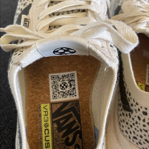 VGUC VANS UltraRange VR3 Animal - Marshmallow - Unisex - W-7.5 M 6.0 - Picture 6 of 8